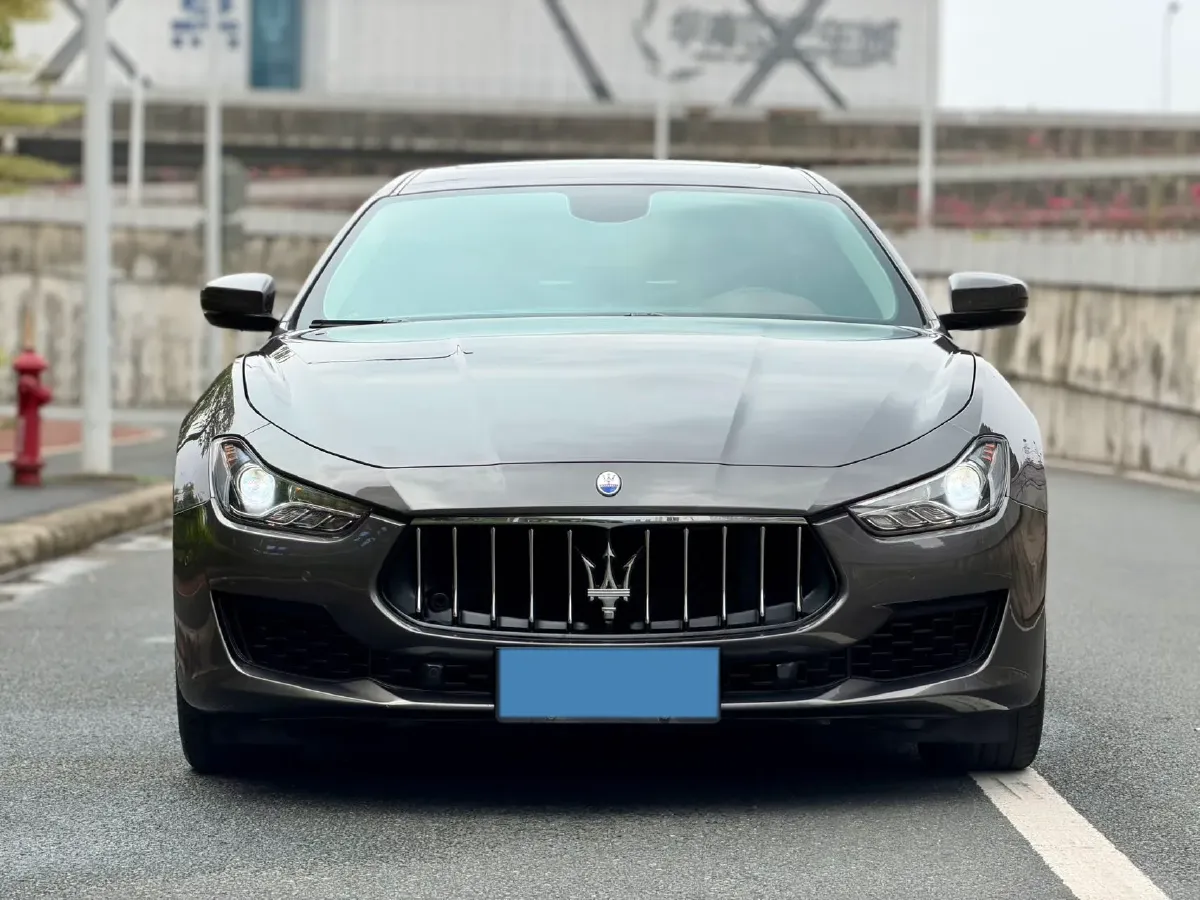 2021 Maserati Ghibli 2.0T 330HP L4 8AT,autocango,china used car exporter,china ev exporter,chinese used car exporter,chinese used ev exporter