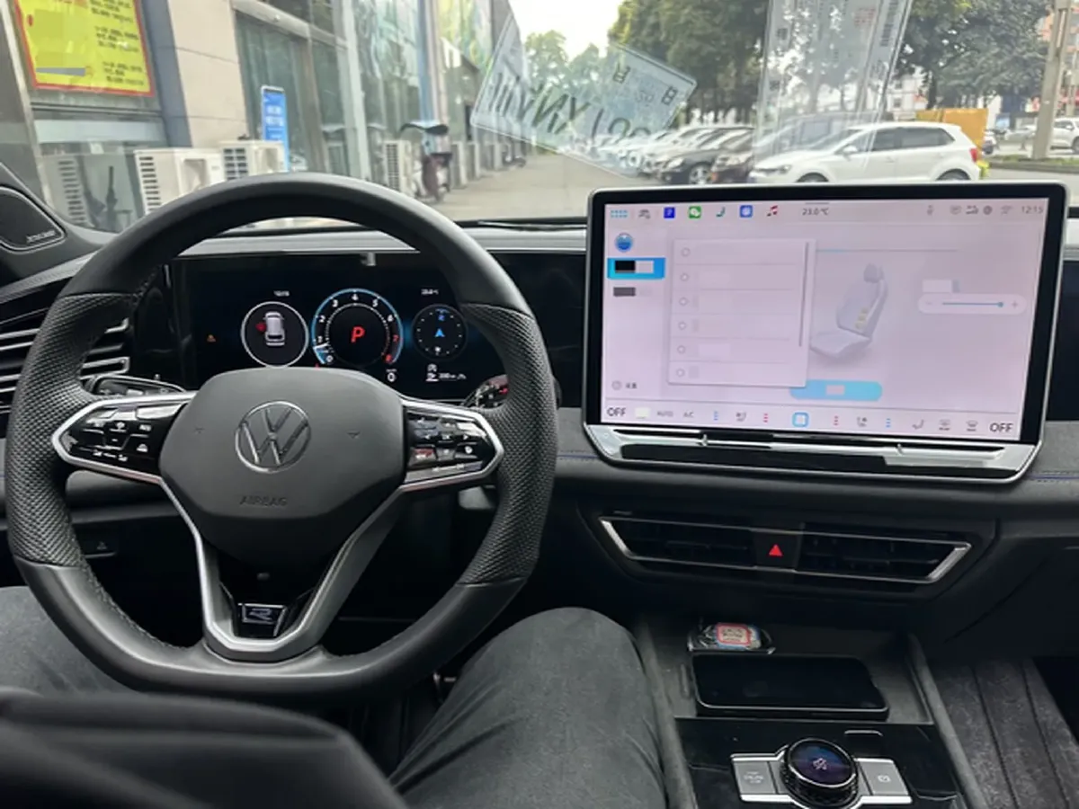 2024 Volkswagen Tiguan L 2.0T 220HP L4 7DCT,autocango,china used car exporter,china ev exporter,chinese used car exporter,chinese used ev exporter