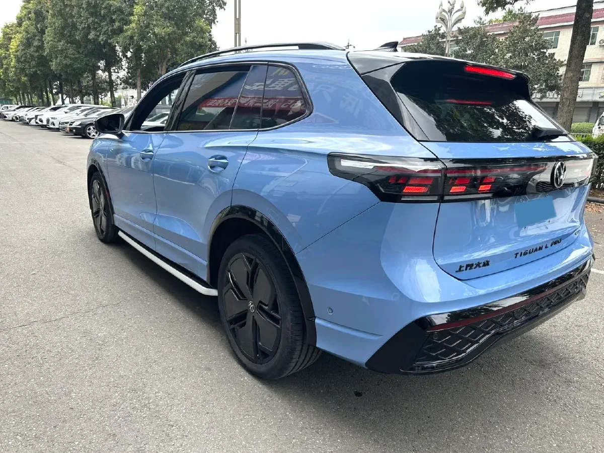 2024 Volkswagen Tiguan L 2.0T 220HP L4 7DCT,autocango,china used car exporter,china ev exporter,chinese used car exporter,chinese used ev exporter