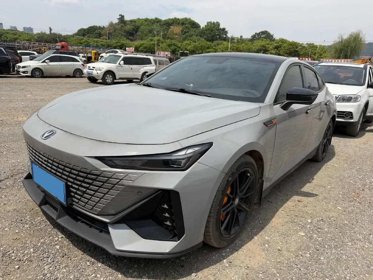 2022 ChangAn UNI-V 1.5T 188HP L4 7DCT,autocango,china used car exporter,china ev exporter,chinese used car exporter,chinese used ev exporter