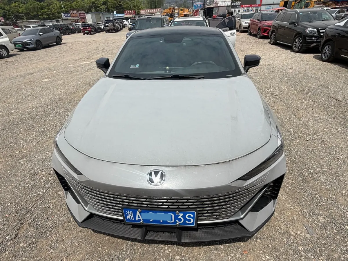 2022 ChangAn UNI-V 1.5T 188HP L4 7DCT,autocango,china used car exporter,china ev exporter,chinese used car exporter,chinese used ev exporter