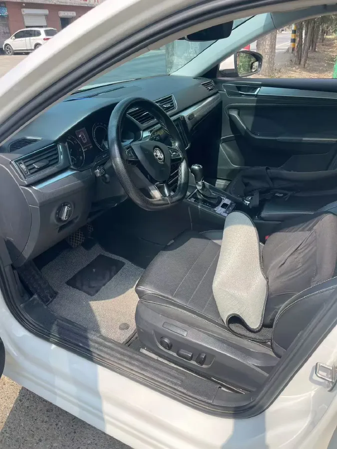 2019 Skoda Superb 1.4T 150HP L4 7DCT,autocango,china used car exporter,china ev exporter,chinese used car exporter,chinese used ev exporter