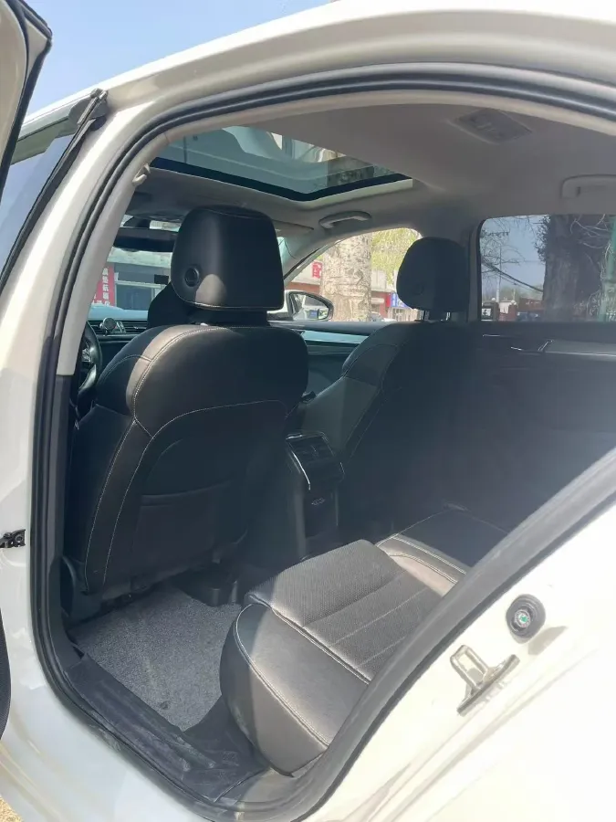 2019 Skoda Superb 1.4T 150HP L4 7DCT,autocango,china used car exporter,china ev exporter,chinese used car exporter,chinese used ev exporter