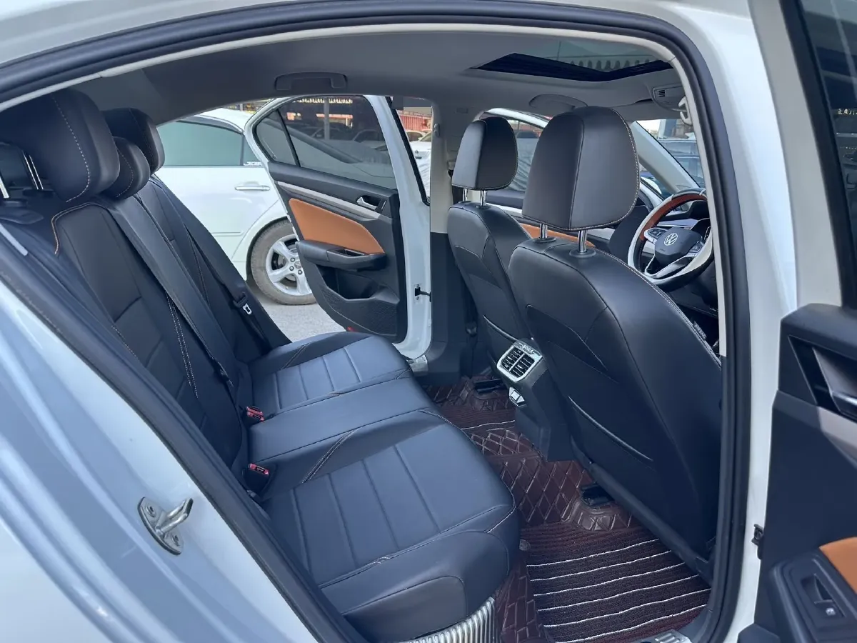 2024 Volkswagen Bora 1.2T 116HP L4 7DCT,autocango,china used car exporter,china ev exporter,chinese used car exporter,chinese used ev exporter