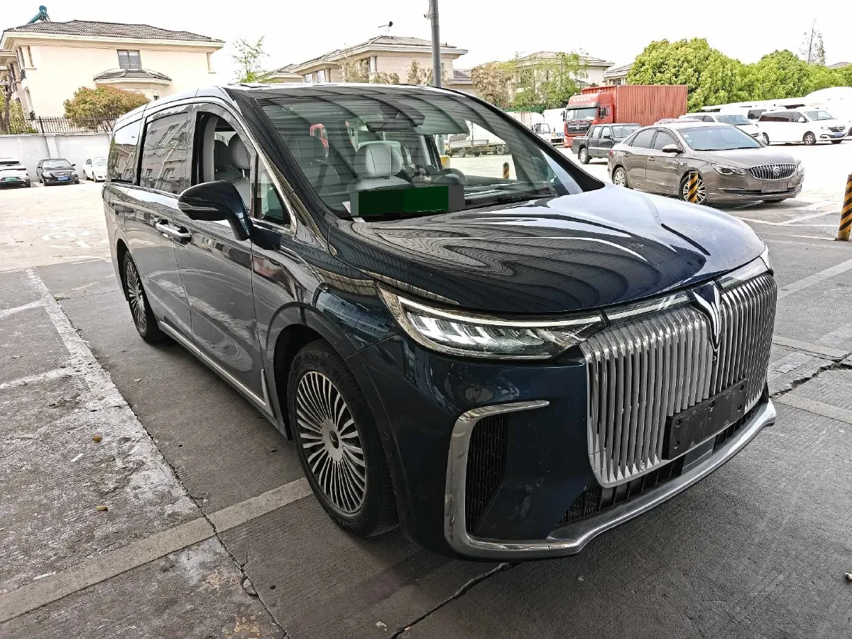 2025 Voyah Dream 1.5T 150HP L4 PHEV 41.7KWH,autocango,china used car exporter,china ev exporter,chinese used car exporter,chinese used ev exporter