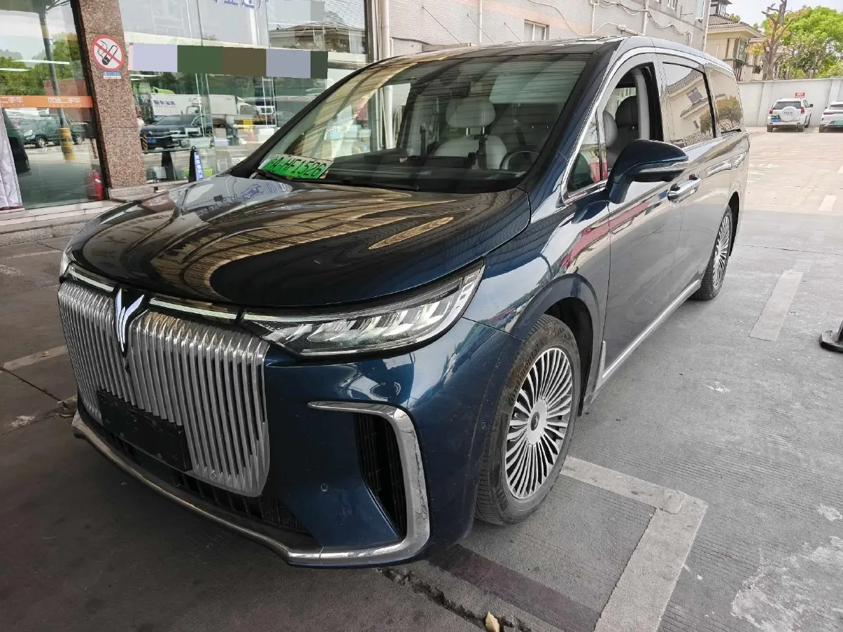 2025 Voyah Dream 1.5T 150HP L4 PHEV 41.7KWH,autocango,china used car exporter,china ev exporter,chinese used car exporter,chinese used ev exporter