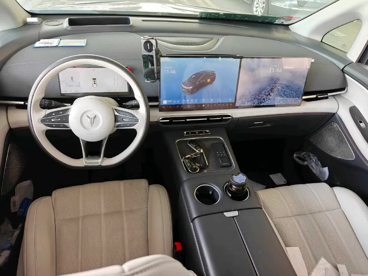 2025 Voyah Dream 1.5T 150HP L4 PHEV 41.7KWH,autocango,china used car exporter,china ev exporter,chinese used car exporter,chinese used ev exporter