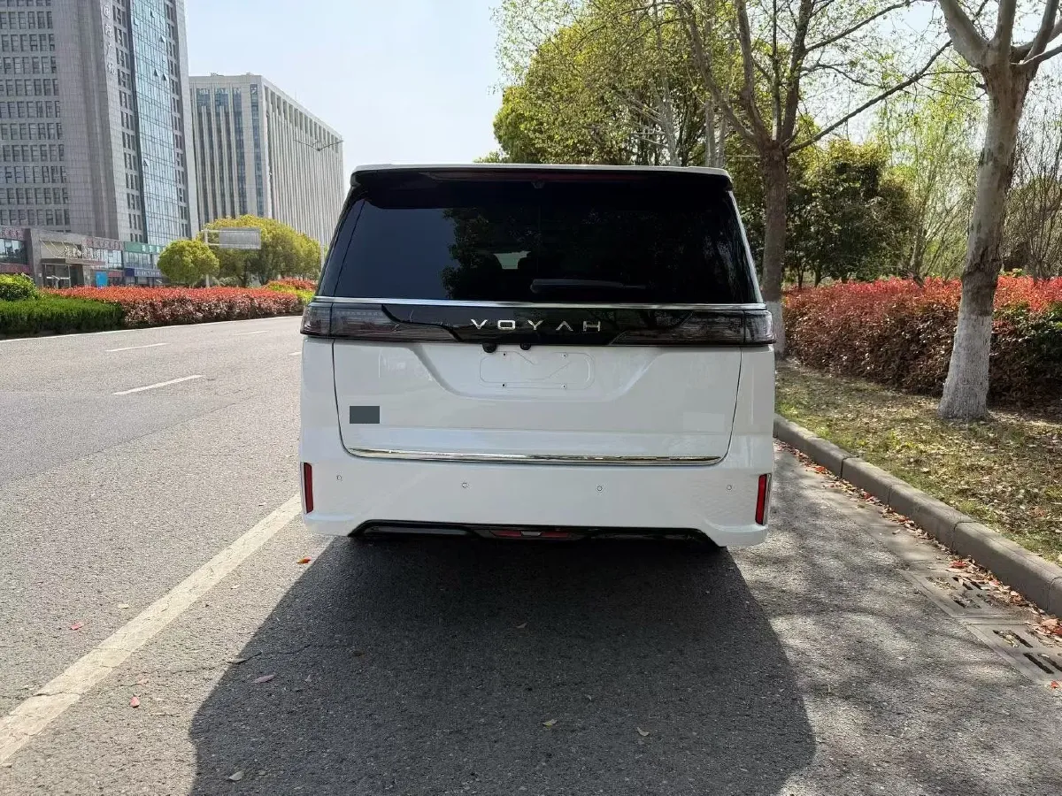 2025 Voyah Dream 1.5T 150HP L4 PHEV 41.7KWH,autocango,china used car exporter,china ev exporter,chinese used car exporter,chinese used ev exporter