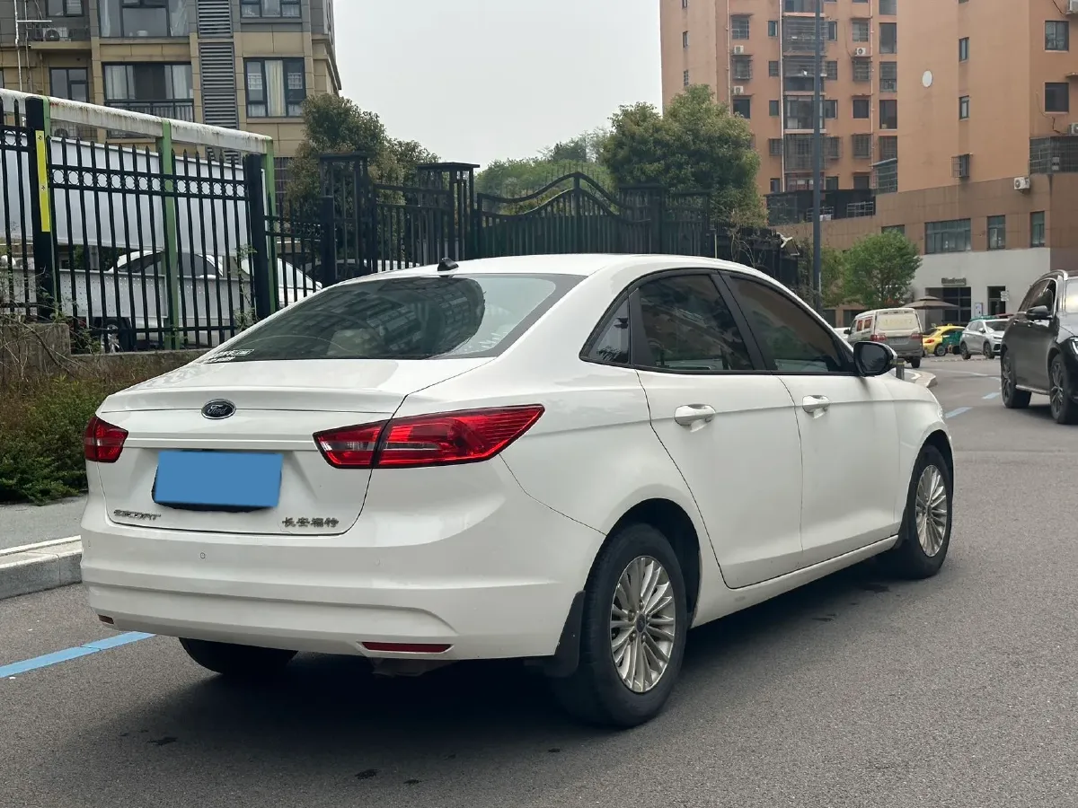 2017 Ford Escort 1.5L 113HP L4 6AT,autocango,china used car exporter,china ev exporter,chinese used car exporter,chinese used ev exporter