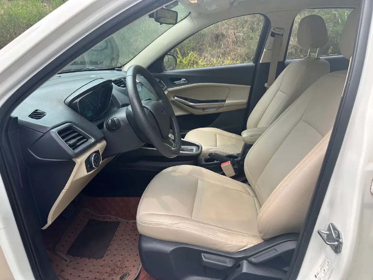 2017 Ford Escort 1.5L 113HP L4 6AT,autocango,china used car exporter,china ev exporter,chinese used car exporter,chinese used ev exporter