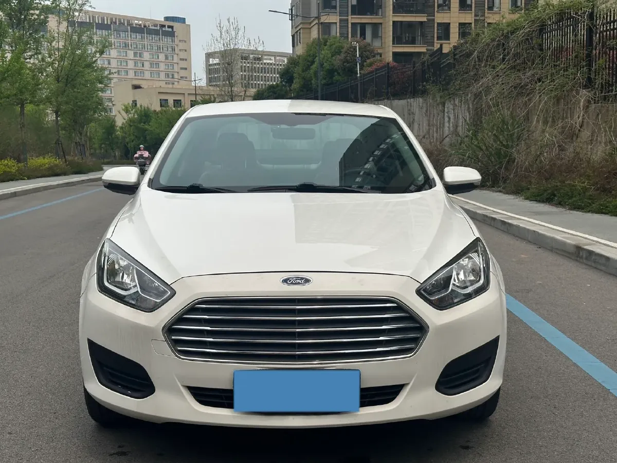 2017 Ford Escort 1.5L 113HP L4 6AT,autocango,china used car exporter,china ev exporter,chinese used car exporter,chinese used ev exporter