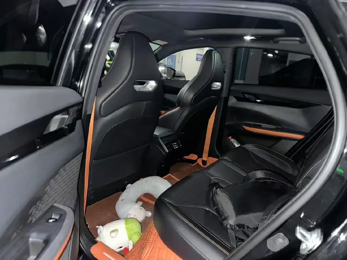 2022 ChangAn UNI-V 2.0T 233HP L4 8AT,autocango,china used car exporter,china ev exporter,chinese used car exporter,chinese used ev exporter