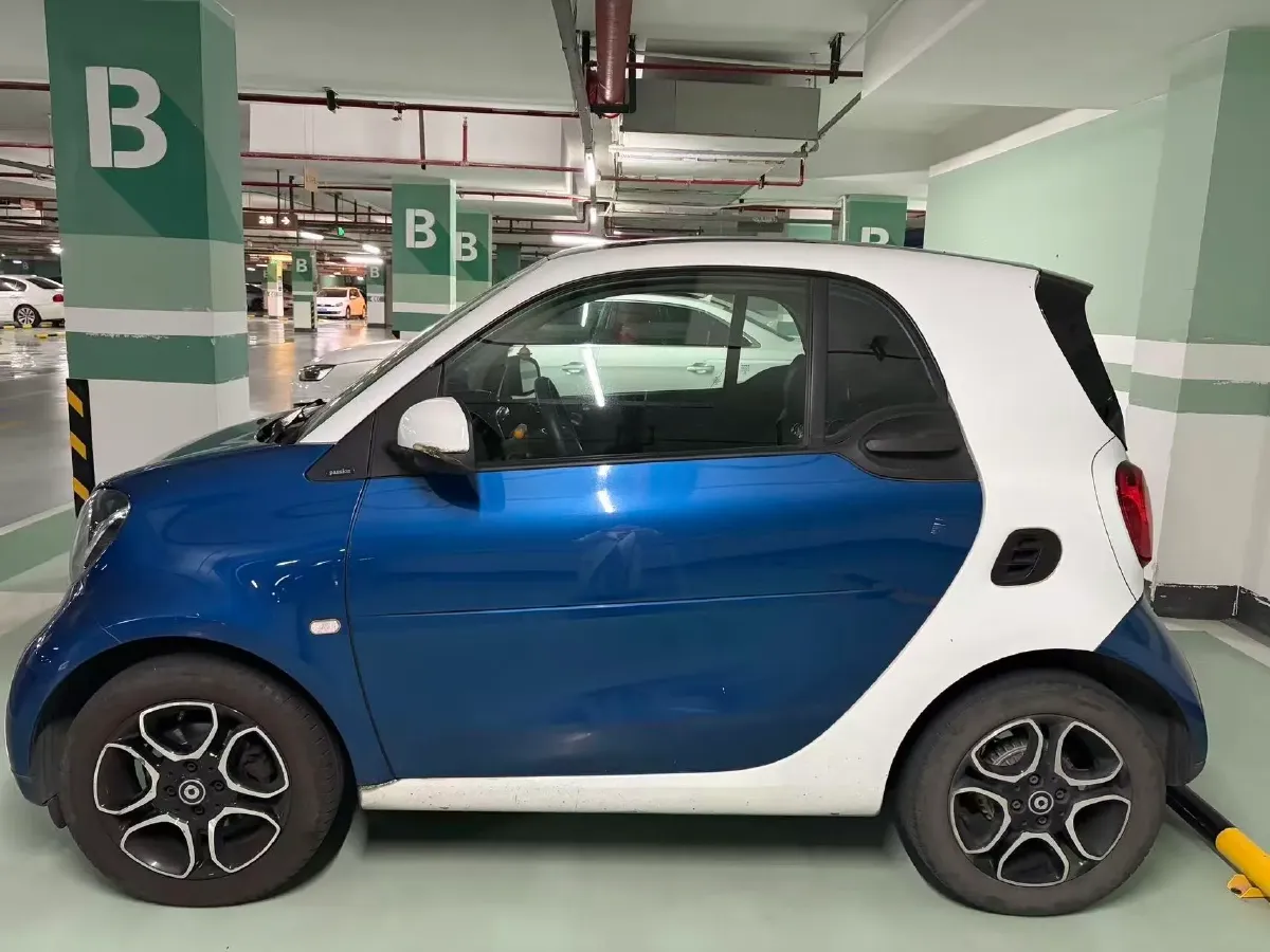2019 Smart smart fortwo 0.9T 90HP L3 6DCT,autocango,china used car exporter,china ev exporter,chinese used car exporter,chinese used ev exporter