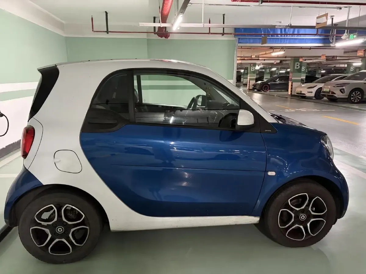 2019 Smart smart fortwo 0.9T 90HP L3 6DCT,autocango,china used car exporter,china ev exporter,chinese used car exporter,chinese used ev exporter