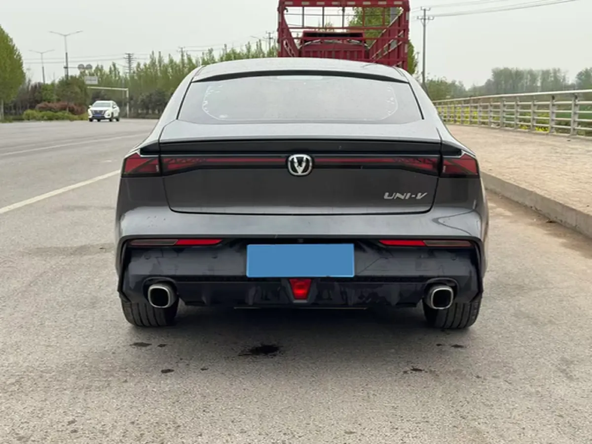 2022 ChangAn UNI-V 1.5T 188HP L4 7DCT,autocango,china used car exporter,china ev exporter,chinese used car exporter,chinese used ev exporter