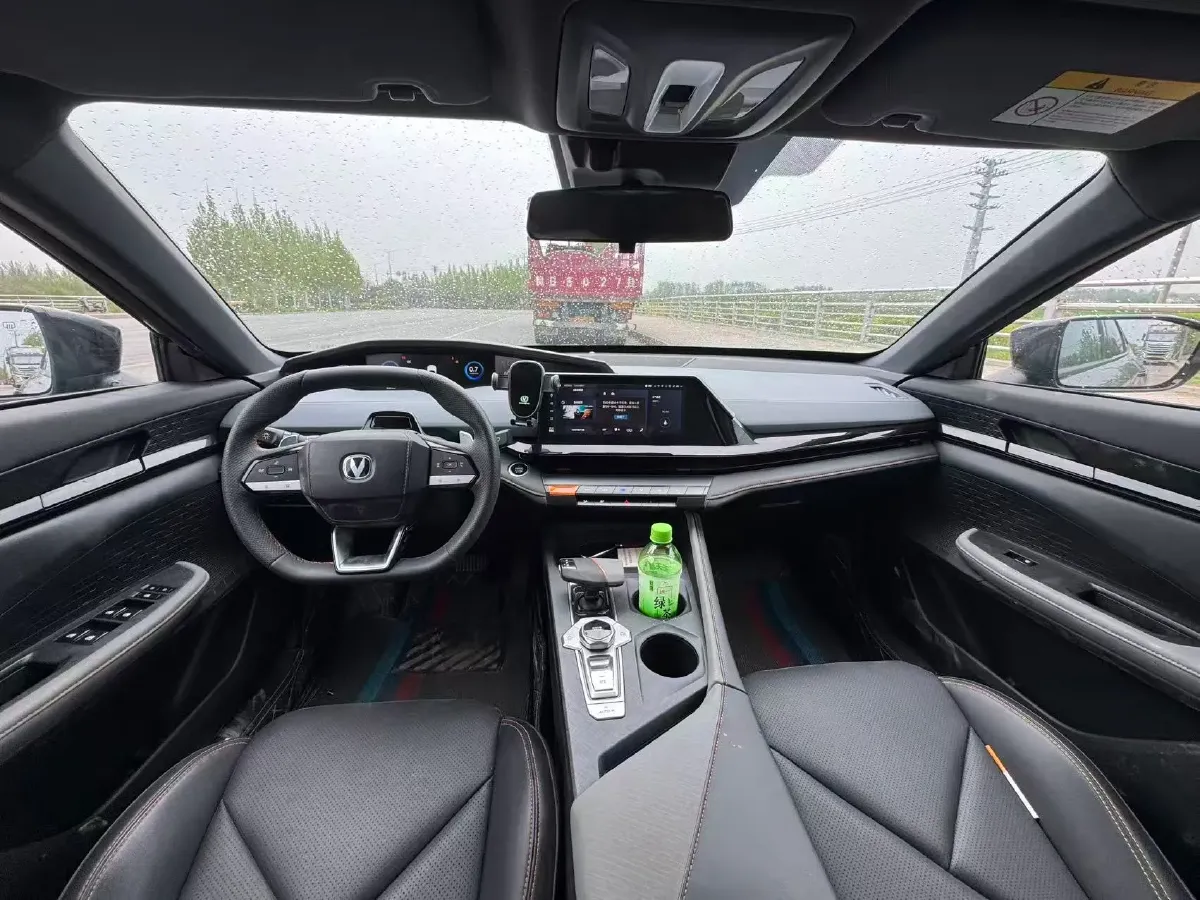 2022 ChangAn UNI-V 1.5T 188HP L4 7DCT,autocango,china used car exporter,china ev exporter,chinese used car exporter,chinese used ev exporter