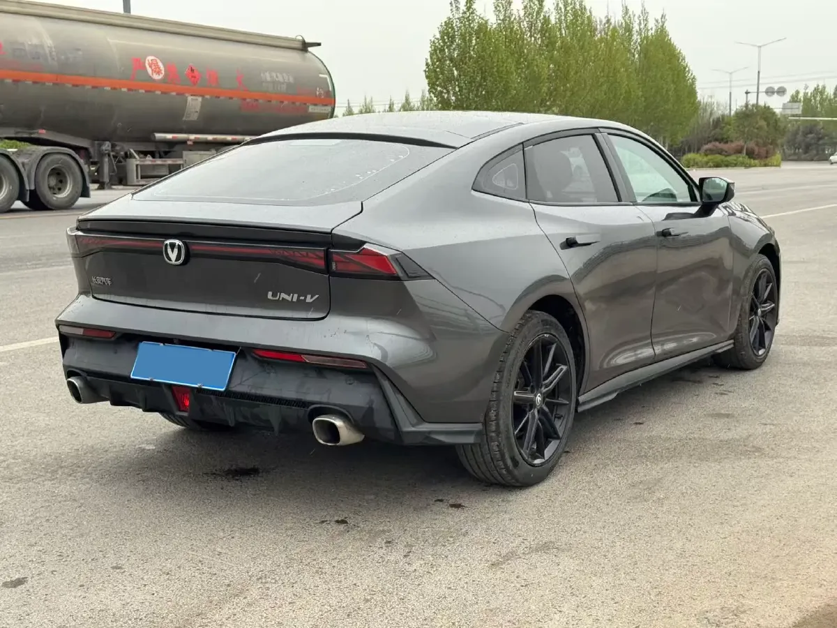 2022 ChangAn UNI-V 1.5T 188HP L4 7DCT,autocango,china used car exporter,china ev exporter,chinese used car exporter,chinese used ev exporter