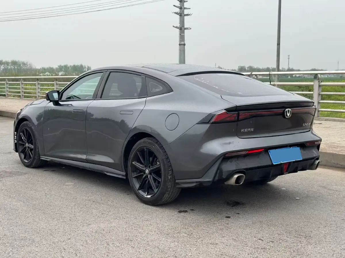 2022 ChangAn UNI-V 1.5T 188HP L4 7DCT,autocango,china used car exporter,china ev exporter,chinese used car exporter,chinese used ev exporter