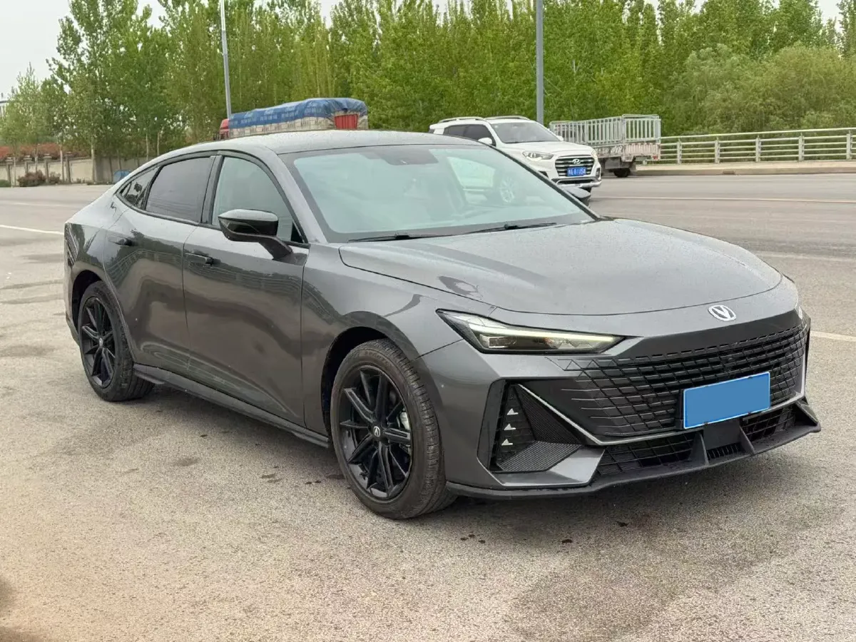 2022 ChangAn UNI-V 1.5T 188HP L4 7DCT,autocango,china used car exporter,china ev exporter,chinese used car exporter,chinese used ev exporter