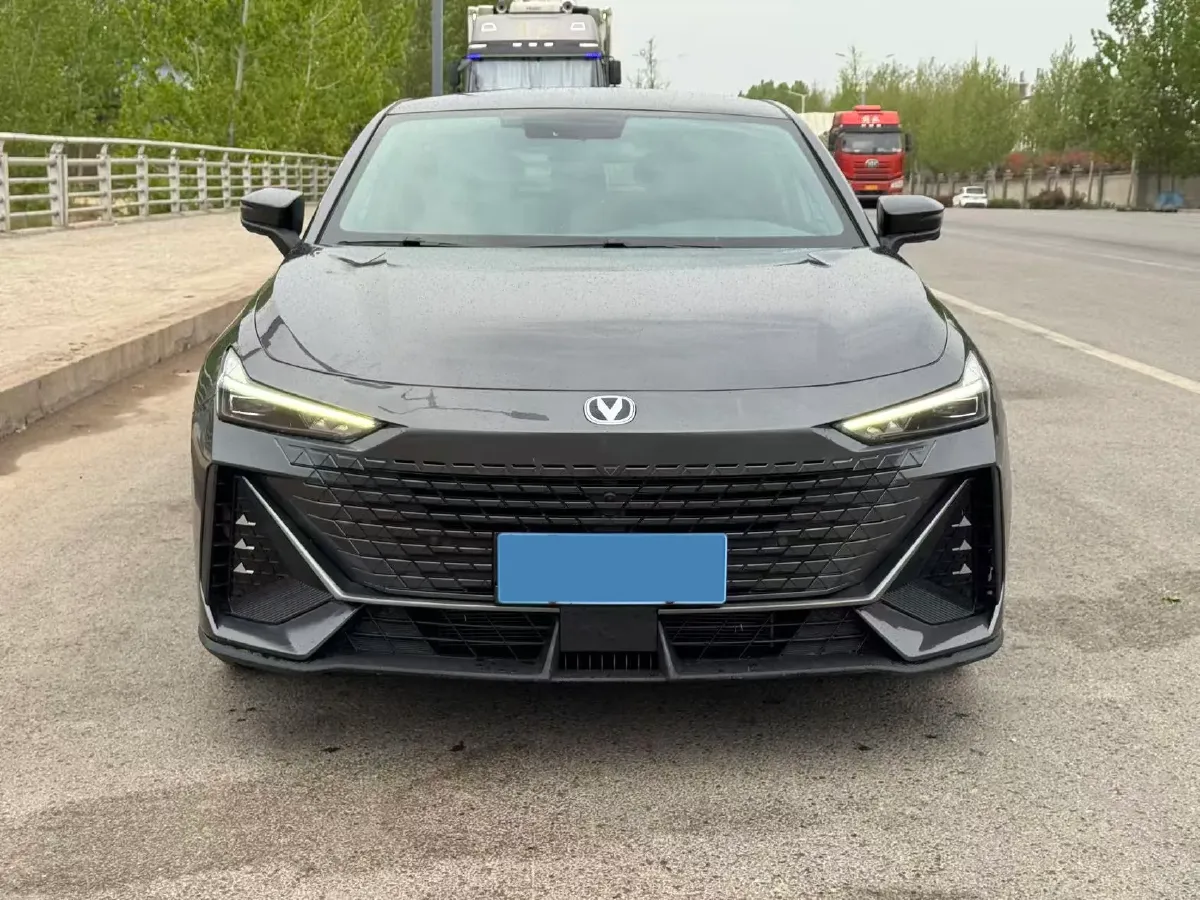 2022 ChangAn UNI-V 1.5T 188HP L4 7DCT,autocango,china used car exporter,china ev exporter,chinese used car exporter,chinese used ev exporter