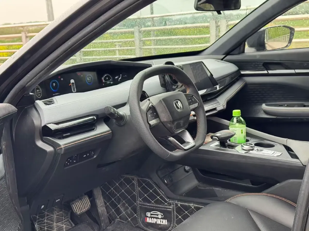 2022 ChangAn UNI-V 1.5T 188HP L4 7DCT,autocango,china used car exporter,china ev exporter,chinese used car exporter,chinese used ev exporter