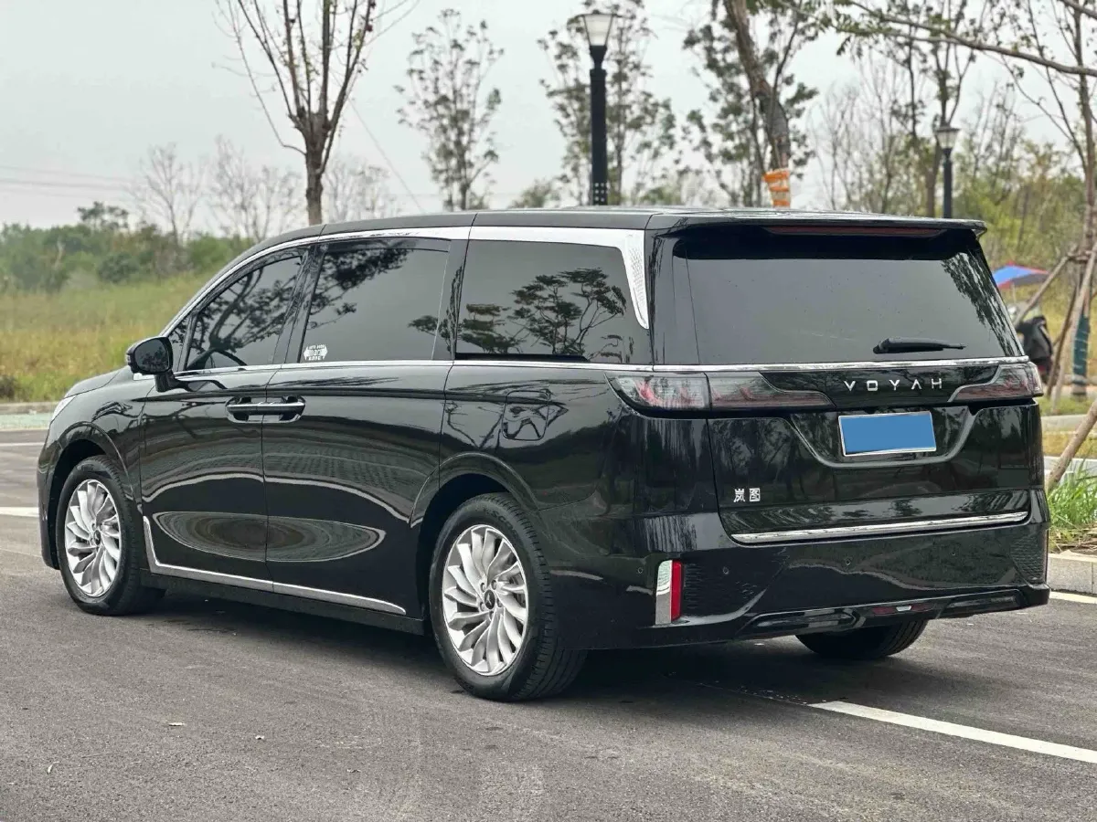 2024 Voyah Dream 1.5T 150HP L4 PHEV 43KWH,autocango,china used car exporter,china ev exporter,chinese used car exporter,chinese used ev exporter