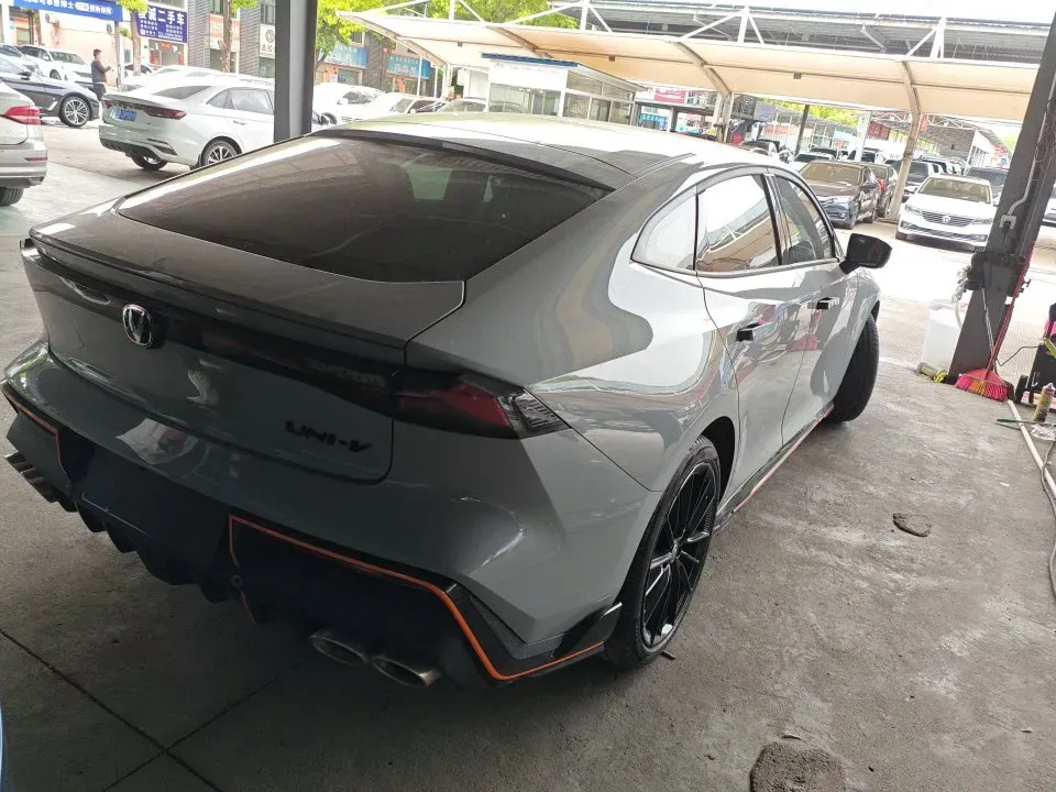 2022 ChangAn UNI-V 2.0T 233HP L4 8AT,autocango,china used car exporter,china ev exporter,chinese used car exporter,chinese used ev exporter