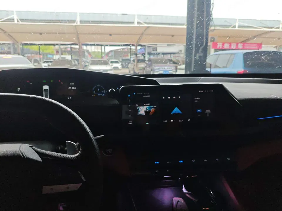 2022 ChangAn UNI-V 2.0T 233HP L4 8AT,autocango,china used car exporter,china ev exporter,chinese used car exporter,chinese used ev exporter