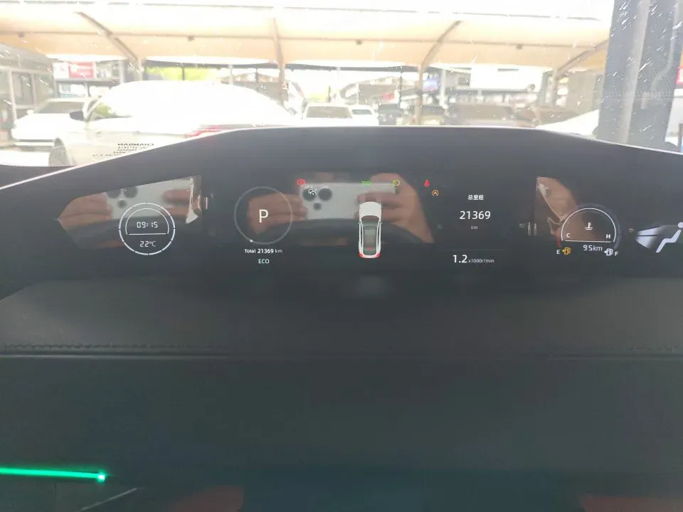 2022 ChangAn UNI-V 2.0T 233HP L4 8AT,autocango,china used car exporter,china ev exporter,chinese used car exporter,chinese used ev exporter