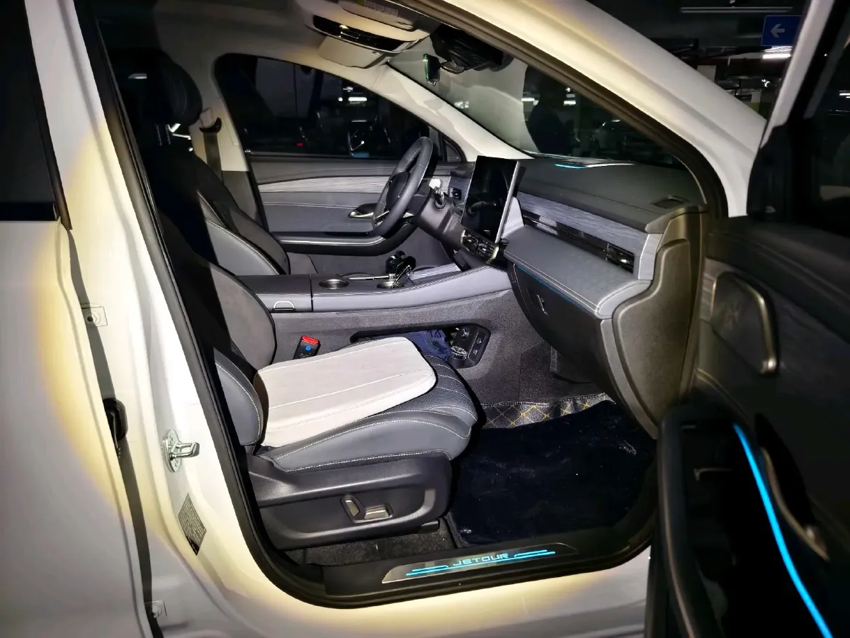 2023 Jetour Traveller 2.0T 254HP L4 7DCT,autocango,china used car exporter,china ev exporter,chinese used car exporter,chinese used ev exporter