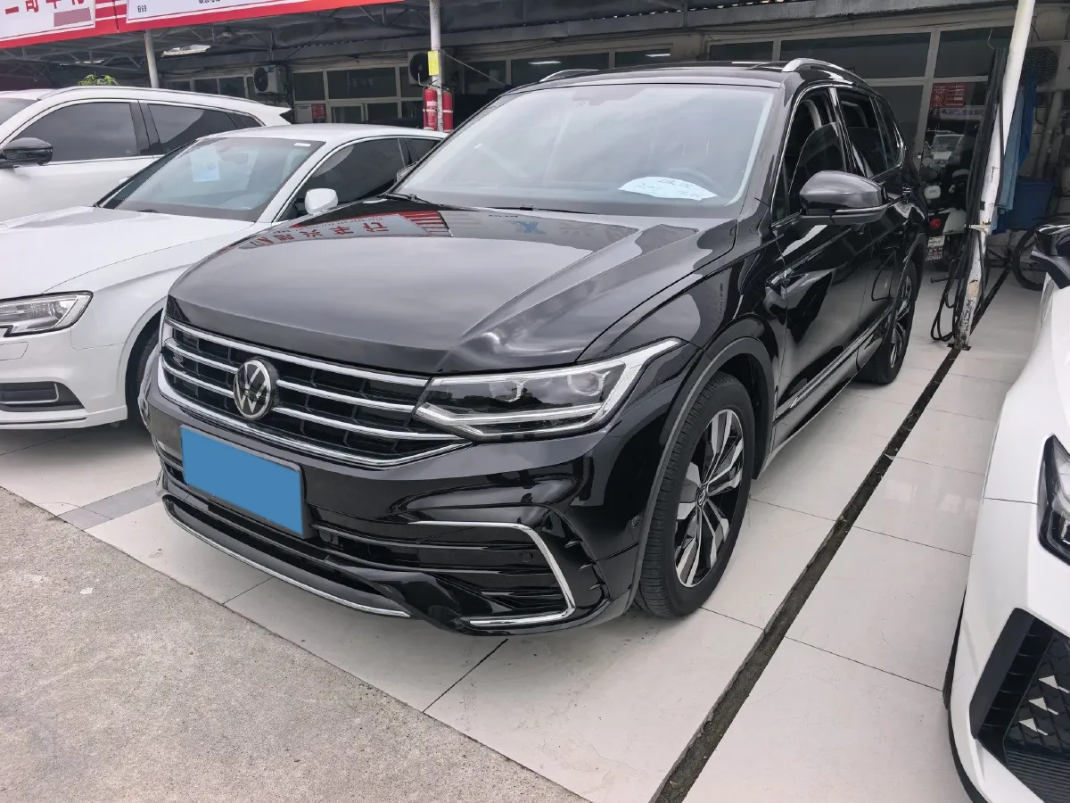 2024 Volkswagen Tiguan L 2.0T 186HP L4 7DCT,autocango,china used car exporter,china ev exporter,chinese used car exporter,chinese used ev exporter