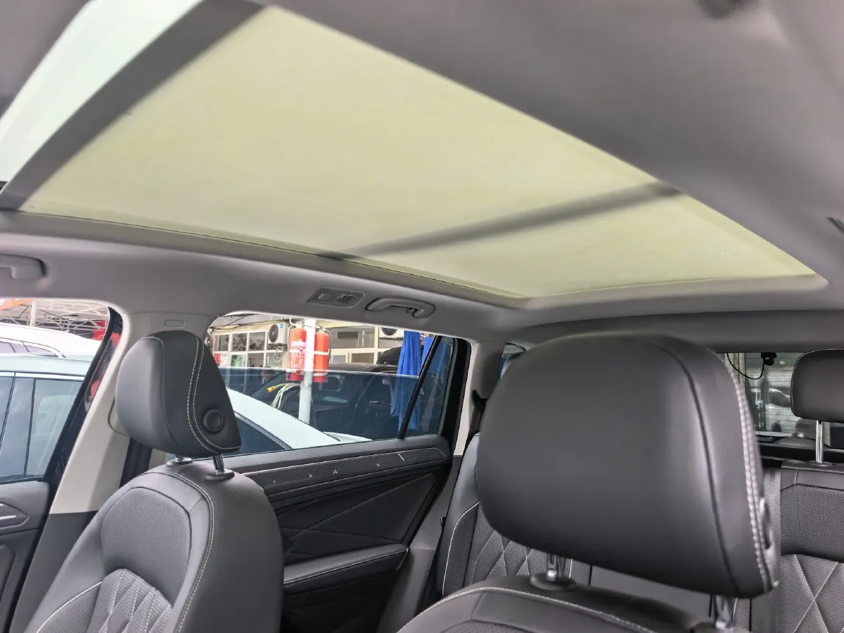 2024 Volkswagen Tiguan L 2.0T 186HP L4 7DCT,autocango,china used car exporter,china ev exporter,chinese used car exporter,chinese used ev exporter