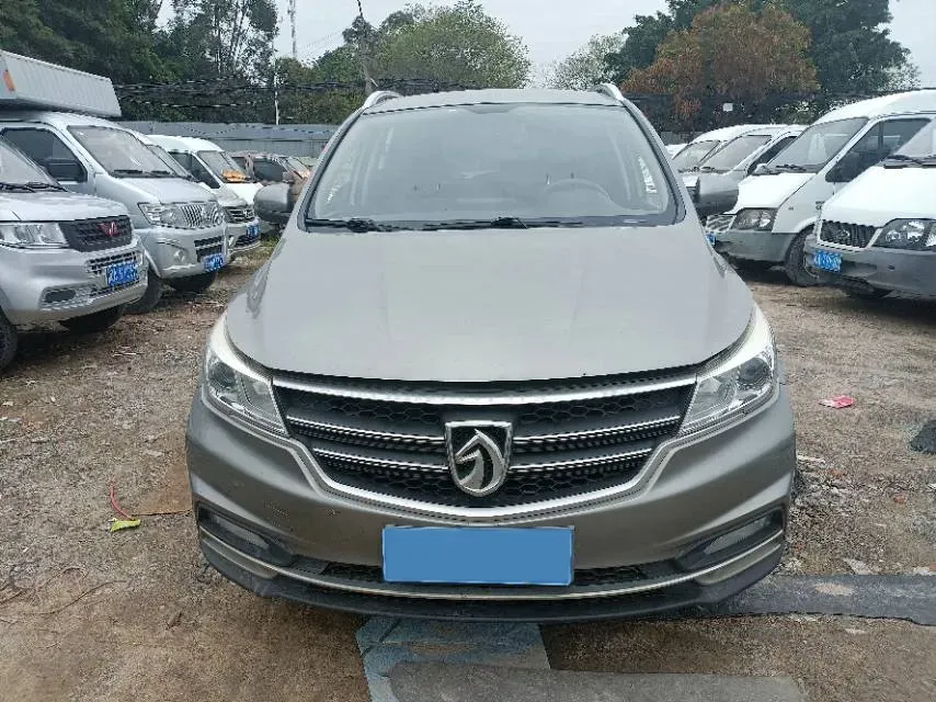 2019 BaoJun 730 1.5L 112HP L4 6MT,autocango,china used car exporter,china ev exporter,chinese used car exporter,chinese used ev exporter