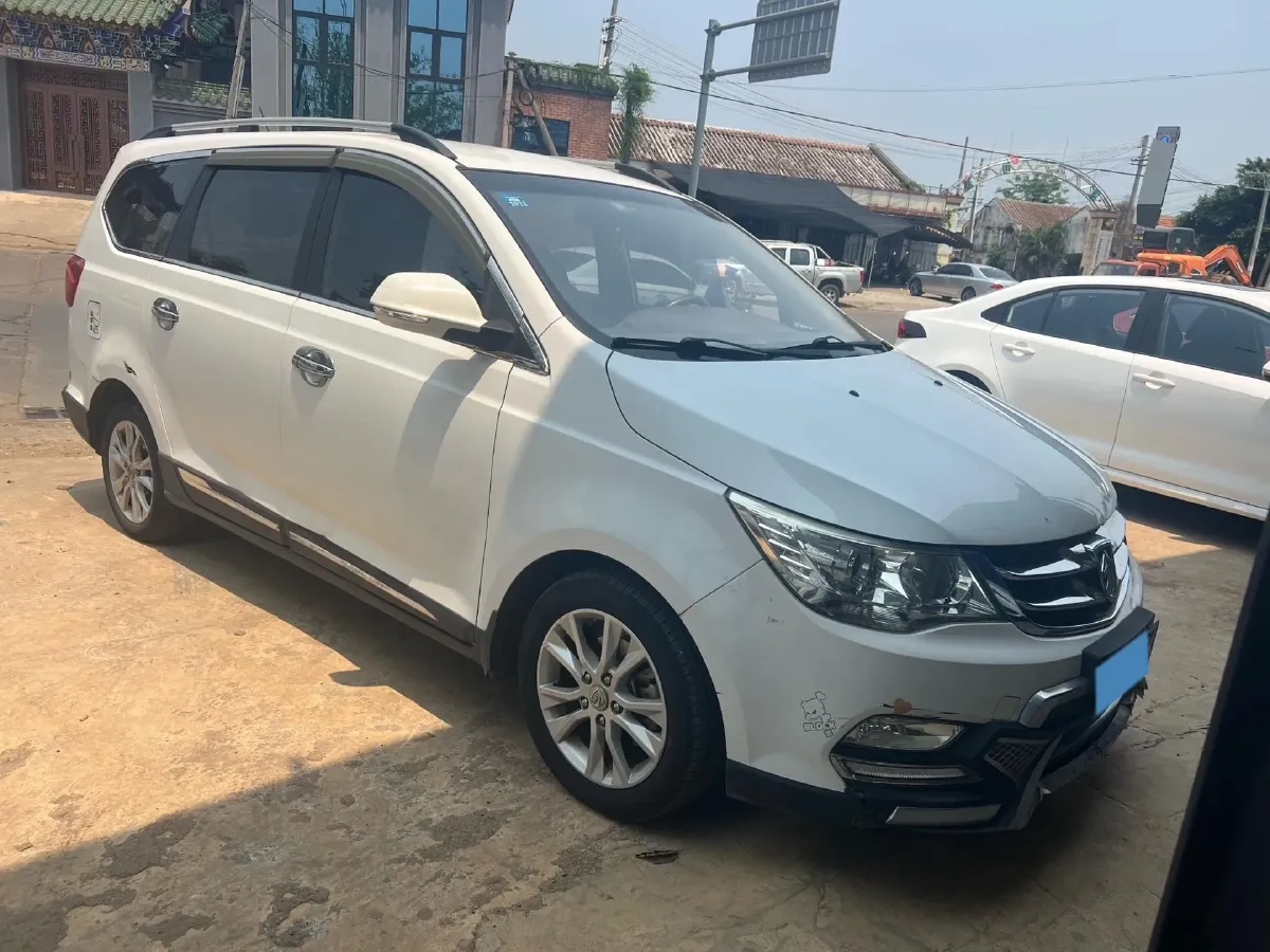 2016 BaoJun 730 1.5L 112HP L4 5MT,autocango,china used car exporter,china ev exporter,chinese used car exporter,chinese used ev exporter