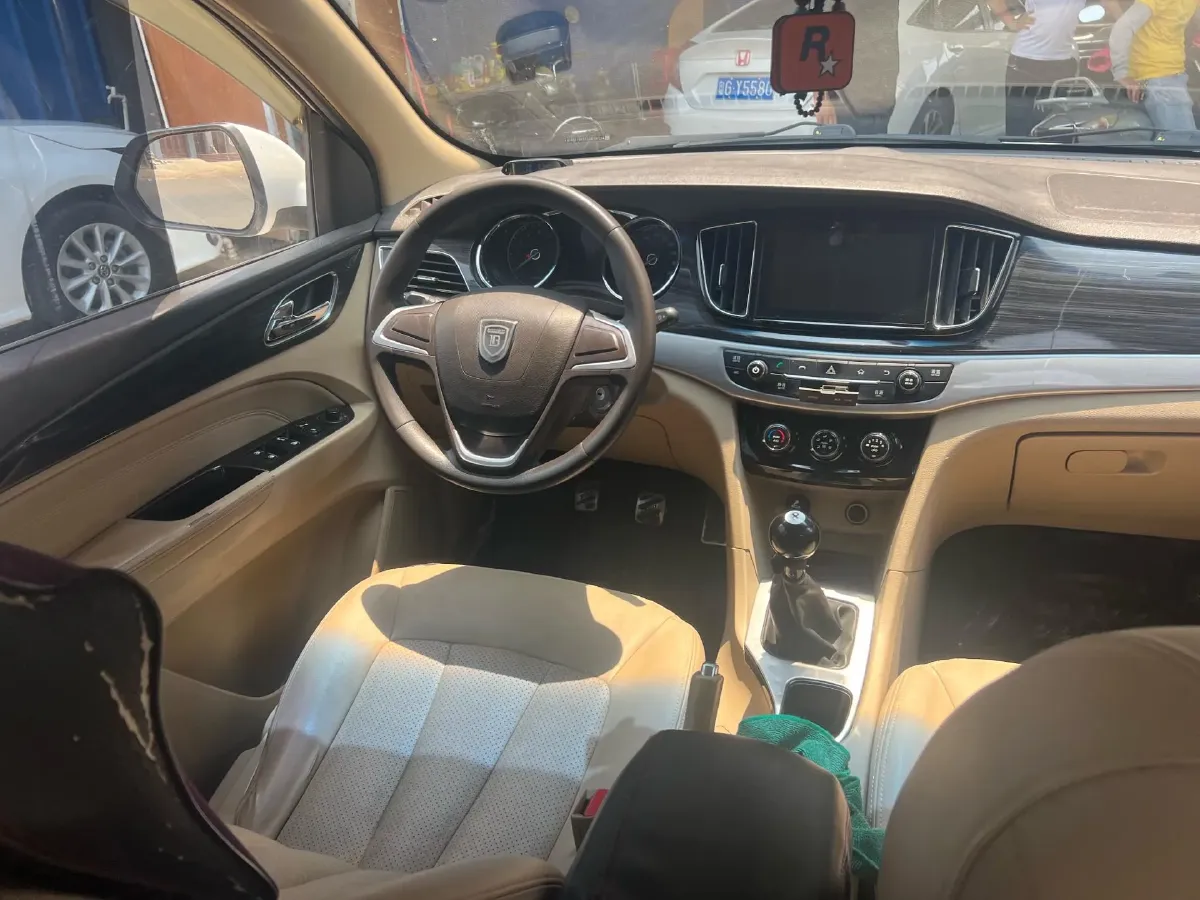 2016 BaoJun 730 1.5L 112HP L4 5MT,autocango,china used car exporter,china ev exporter,chinese used car exporter,chinese used ev exporter