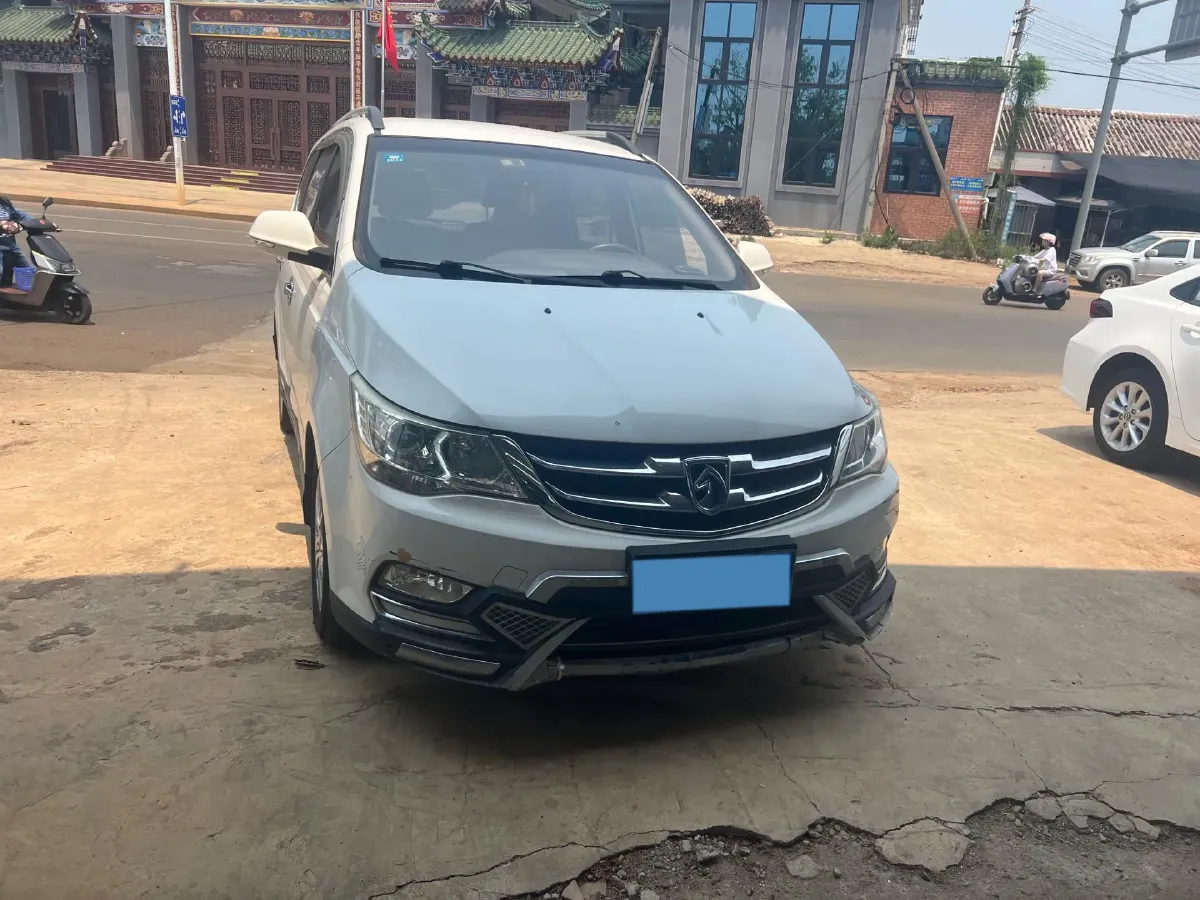 2016 BaoJun 730 1.5L 112HP L4 5MT,autocango,china used car exporter,china ev exporter,chinese used car exporter,chinese used ev exporter