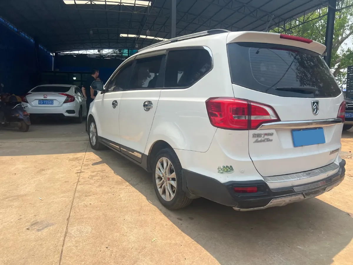2016 BaoJun 730 1.5L 112HP L4 5MT,autocango,china used car exporter,china ev exporter,chinese used car exporter,chinese used ev exporter
