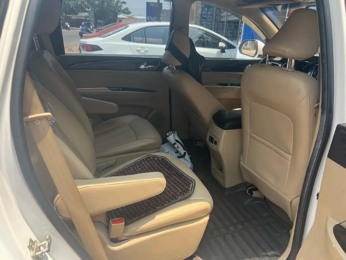 2016 BaoJun 730 1.5L 112HP L4 5MT,autocango,china used car exporter,china ev exporter,chinese used car exporter,chinese used ev exporter