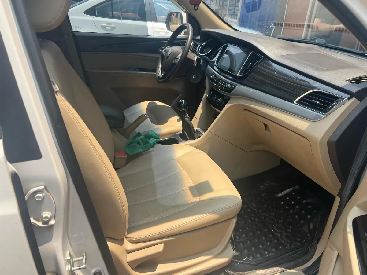 2016 BaoJun 730 1.5L 112HP L4 5MT,autocango,china used car exporter,china ev exporter,chinese used car exporter,chinese used ev exporter