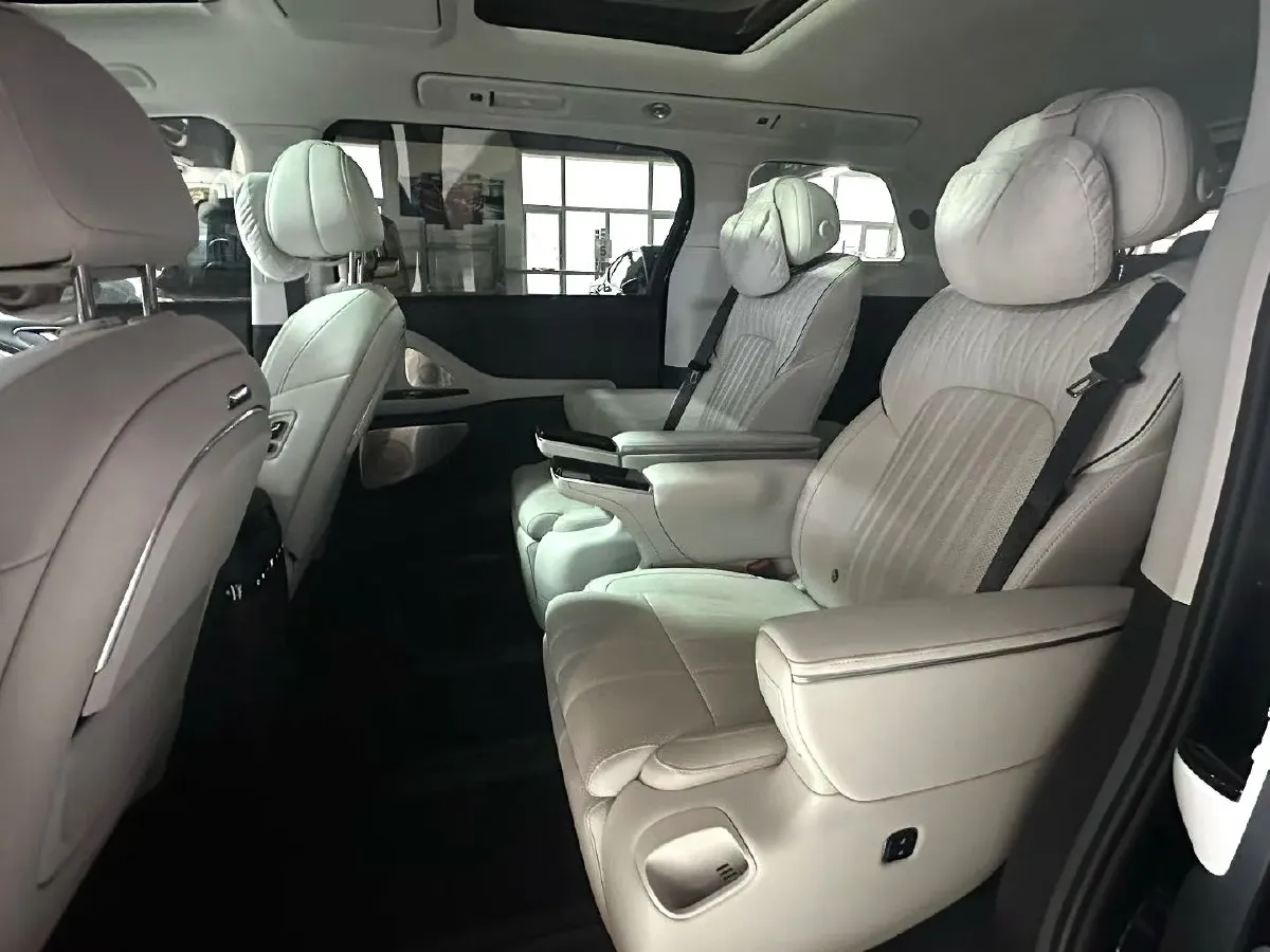 2025 Voyah Dream 1.5T 150HP L4 PHEV 41.7KWH,autocango,china used car exporter,china ev exporter,chinese used car exporter,chinese used ev exporter