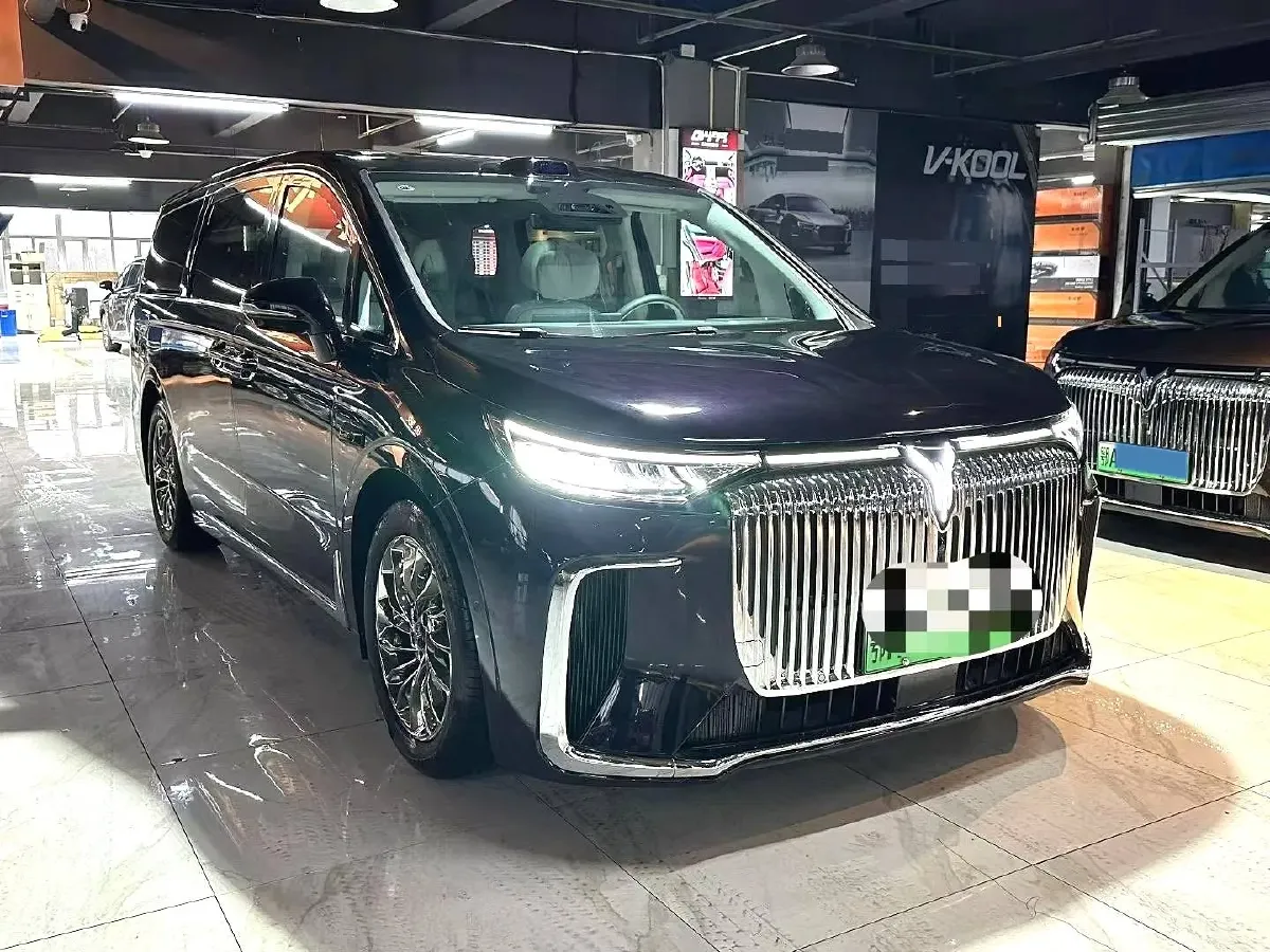 2025 Voyah Dream 1.5T 150HP L4 PHEV 41.7KWH,autocango,china used car exporter,china ev exporter,chinese used car exporter,chinese used ev exporter