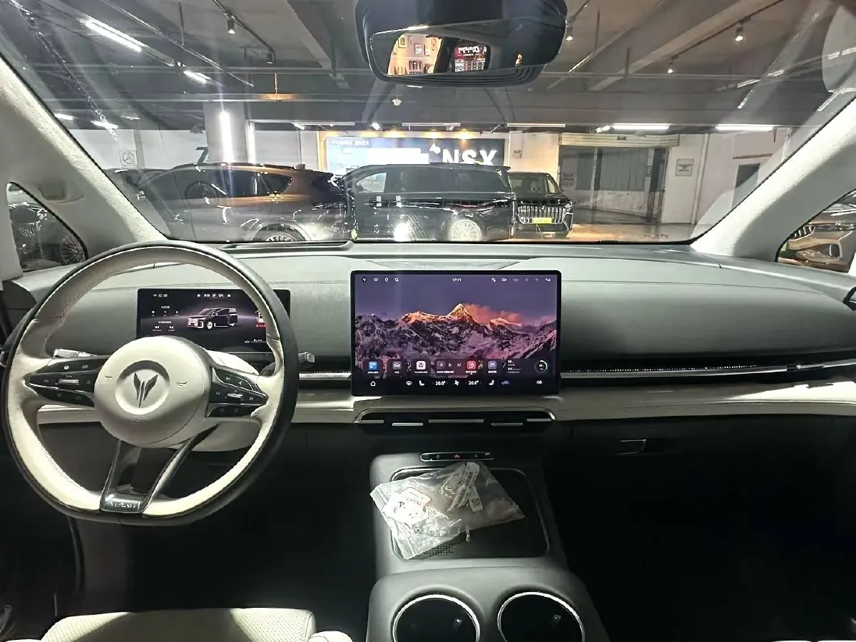 2025 Voyah Dream 1.5T 150HP L4 PHEV 41.7KWH,autocango,china used car exporter,china ev exporter,chinese used car exporter,chinese used ev exporter