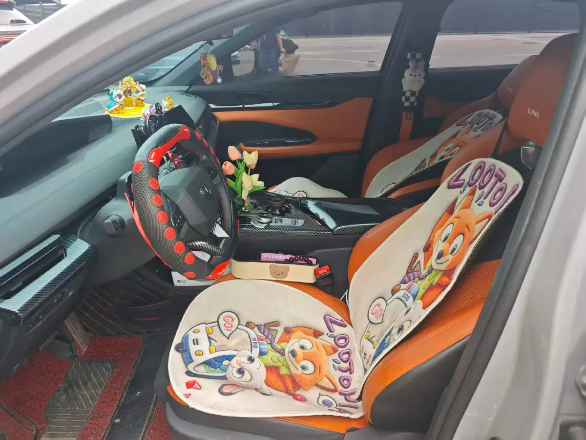 2023 ChangAn UNI-V 1.5T 188HP L4 7DCT,autocango,china used car exporter,china ev exporter,chinese used car exporter,chinese used ev exporter