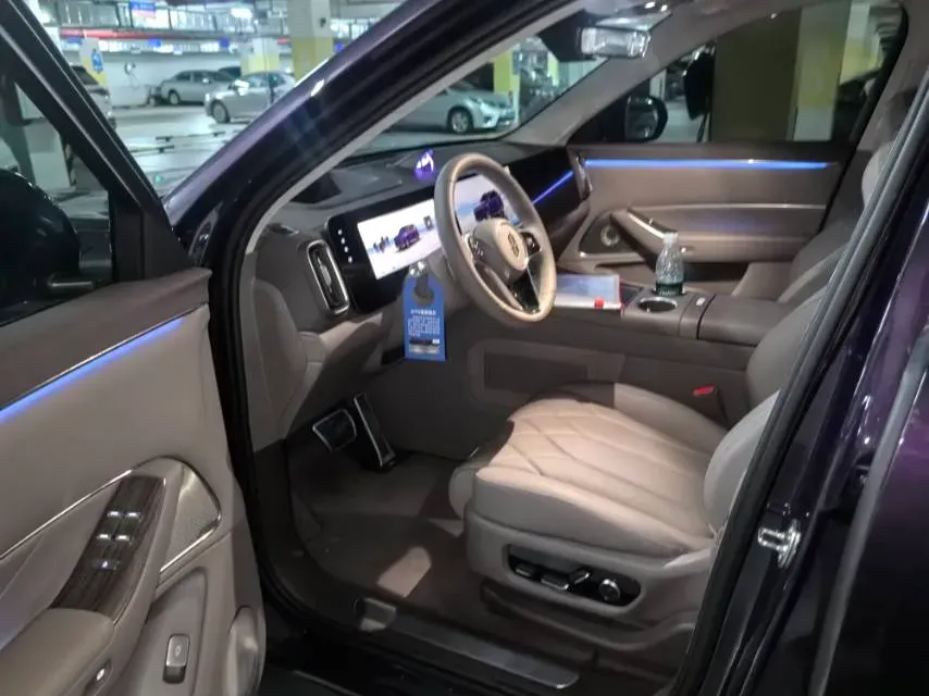 2025 AITO AITO M8 REEV 160HP REEV 53.4KWH,autocango,china used car exporter,china ev exporter,chinese used car exporter,chinese used ev exporter