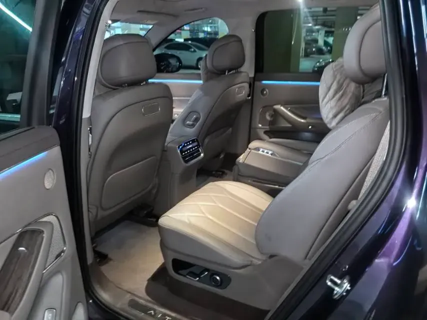 2025 AITO AITO M8 REEV 160HP REEV 53.4KWH,autocango,china used car exporter,china ev exporter,chinese used car exporter,chinese used ev exporter