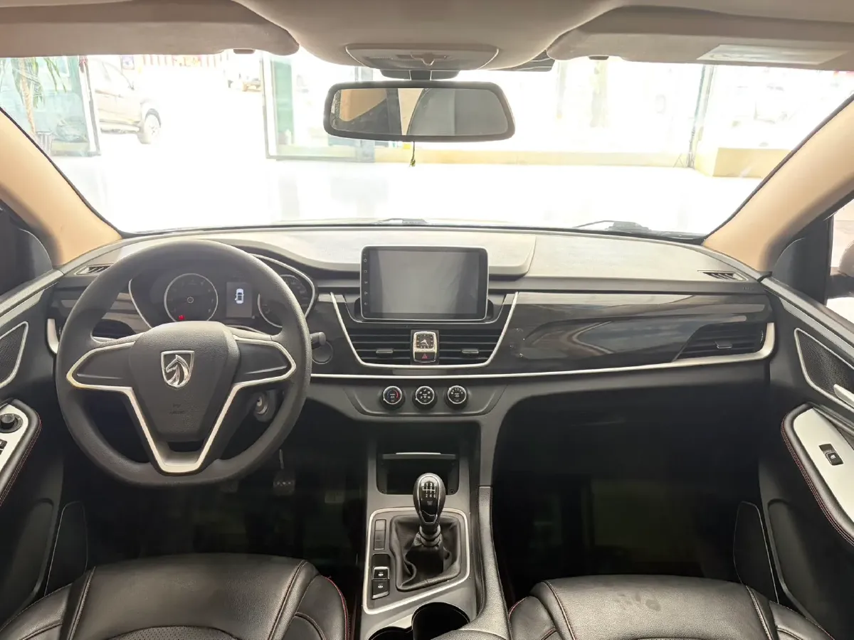 2017 BaoJun 560 1.5T 150HP L4 6MT,autocango,china used car exporter,china ev exporter,chinese used car exporter,chinese used ev exporter