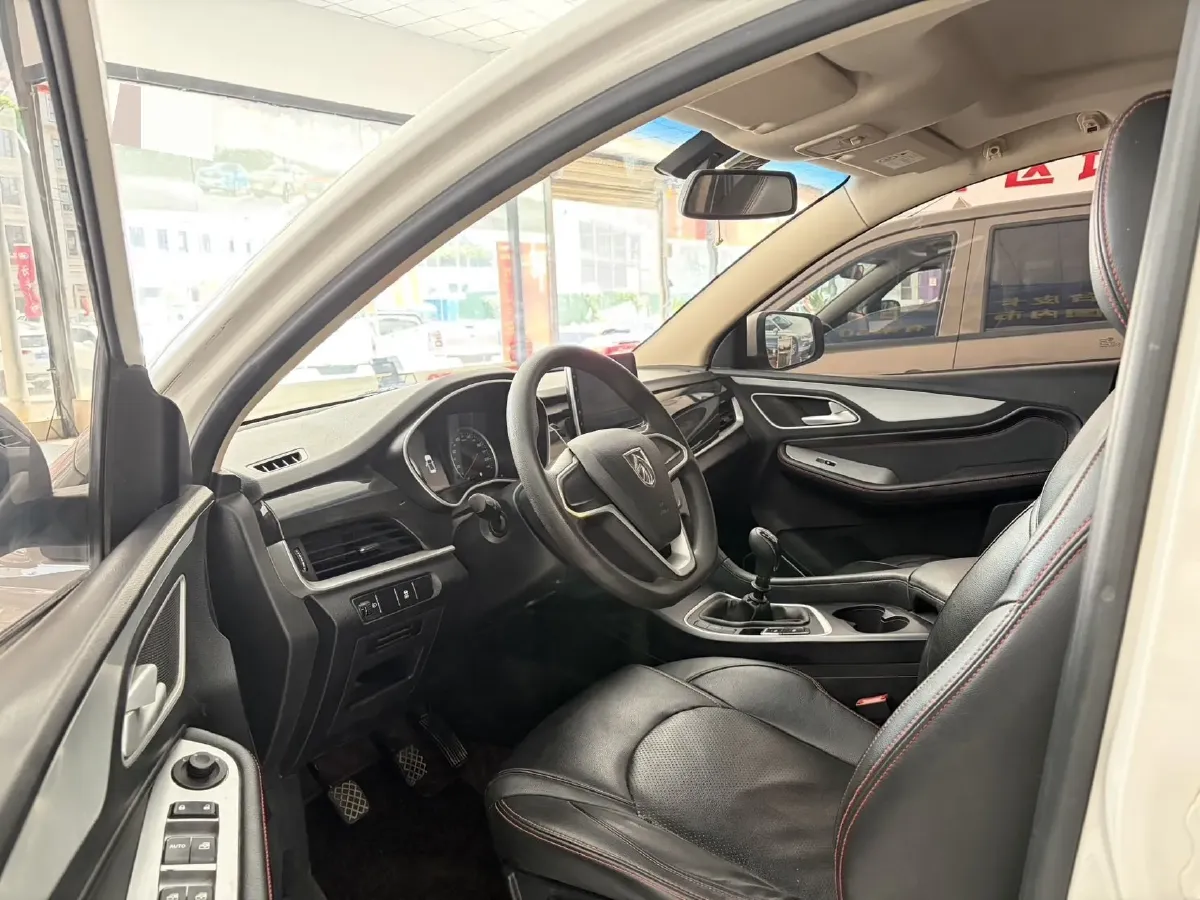 2017 BaoJun 560 1.5T 150HP L4 6MT,autocango,china used car exporter,china ev exporter,chinese used car exporter,chinese used ev exporter