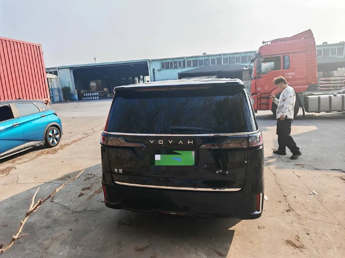 2022 Voyah Dream 1.5T 136HP L4 PHEV 25.57KWH,autocango,china used car exporter,china ev exporter,chinese used car exporter,chinese used ev exporter