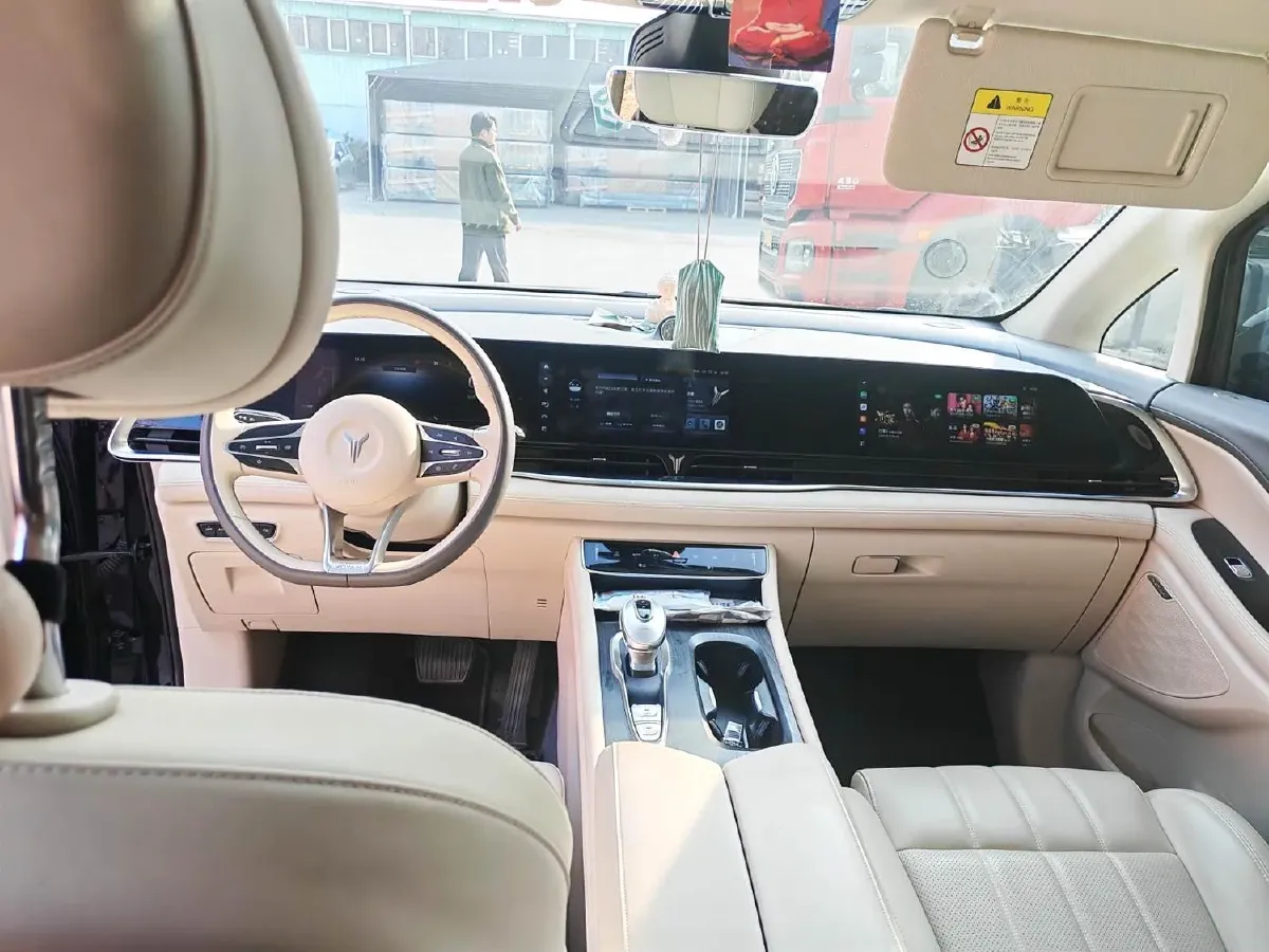 2022 Voyah Dream 1.5T 136HP L4 PHEV 25.57KWH,autocango,china used car exporter,china ev exporter,chinese used car exporter,chinese used ev exporter