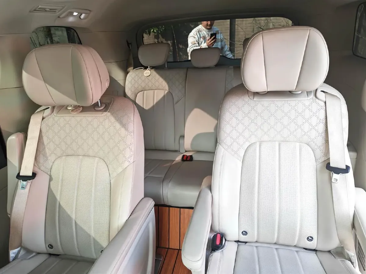 2022 Voyah Dream 1.5T 136HP L4 PHEV 25.57KWH,autocango,china used car exporter,china ev exporter,chinese used car exporter,chinese used ev exporter